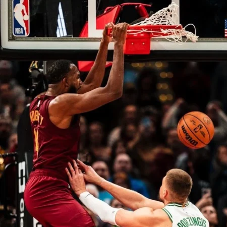 NBA: Memphis premagal Sacramento, Golden State pa Houston