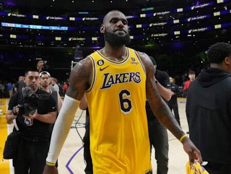 LeBron James je popeljal Lakerse do zmage nad Golden Statom, Boston pa je izgubil proti Philadelphii