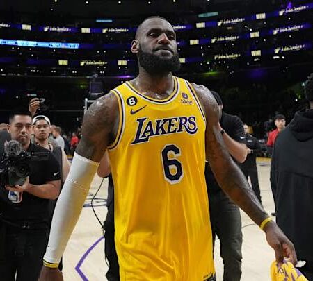 LeBron James je popeljal Lakerse do zmage nad Golden Statom, Boston pa je izgubil proti Philadelphii