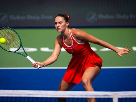 Marta Kostyuk se v Dubaju pomeri s Sofio Kenin v težkem dvoboju