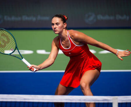 Marta Kostyuk se v Dubaju pomeri s Sofio Kenin v težkem dvoboju