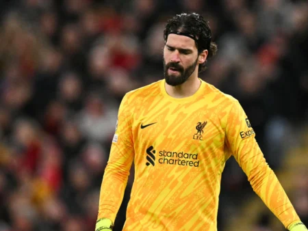 Alisson se vrača v Liverpool po domnevnem pretresu možganov