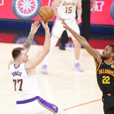 Dončićevih 30 točk popeljalo Lakerse do prepričljive zmage nad Thunderji