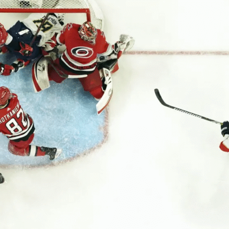Končnica NHL: Carolina prevzela vodstvo, Florida uničila Tampo, Toronto pritisnil po podaljšku