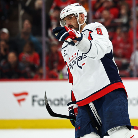 NHL: Ovečkinov zgodovinski gol ni rešil Washingtona, Minnesota po podaljšku pritisnila na Dallas