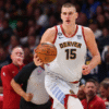 NBA: Knicksi so po podaljšku iztrgali zmago Bostonu, Jokić pa je Denver popeljal do zmage nad Oklahomo