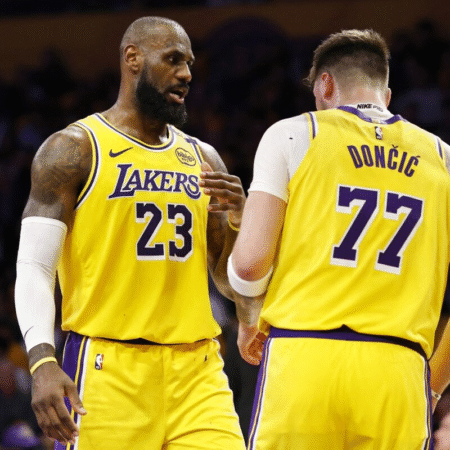 NBA: LeBron ostaja pri Lakersih, Harden podpisuje novo pogodbo s Clippersi – povzetek prestopnega roka