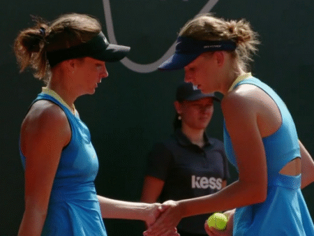 Sestri Kolb sta nastop na turnirju WTA v Hamburgu končali v prvem krogu