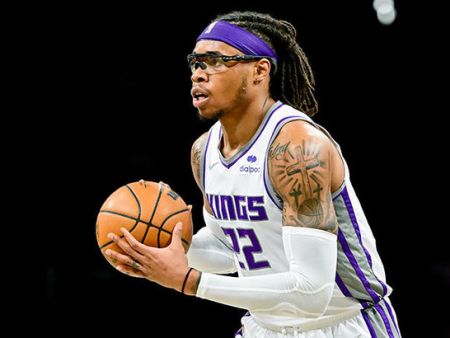 Sacramento Kings podpisali pogodbo z prvakom G-lige Johnom Elmorejem