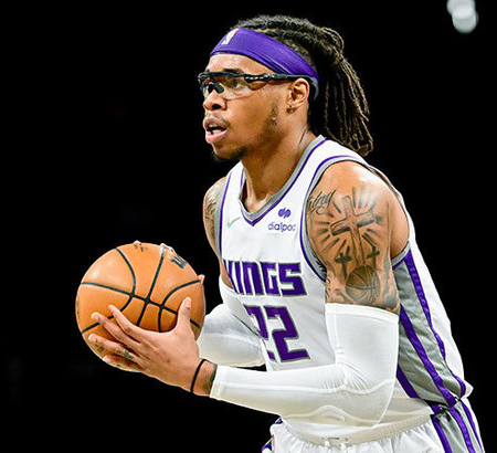 Sacramento Kings podpisali pogodbo z prvakom G-lige Johnom Elmorejem