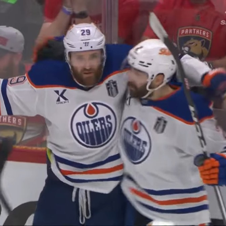 Chicago je premagal St. Louis, Ottawa pa v gol-trilerju ni mogla zadržati Buffala