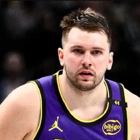 Zmagoslavja Charlotte in Miamija ter ekstravaganca Austina Reevesa so Lakersom pomagali premagati Sacramento