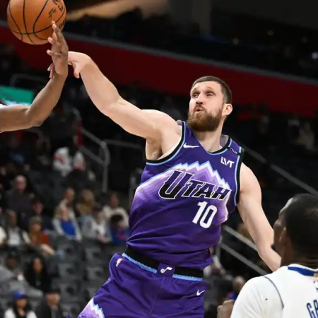 Svjatoslav Mykhailiuk je postal junak tekme: “Utah” je samozavestno premagal “Indiano”, “Golden State” pa je spet izgubil