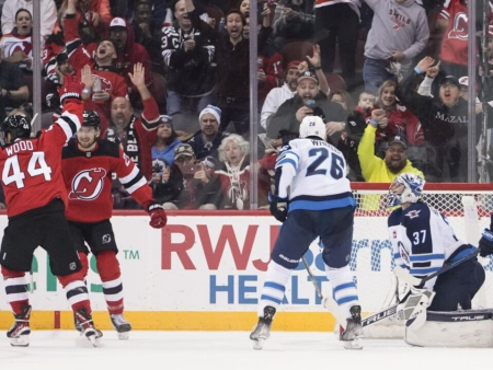 New Jersey po podaljšku zmaga nad Chicagom, Edmonton pritiska na Philadelphio