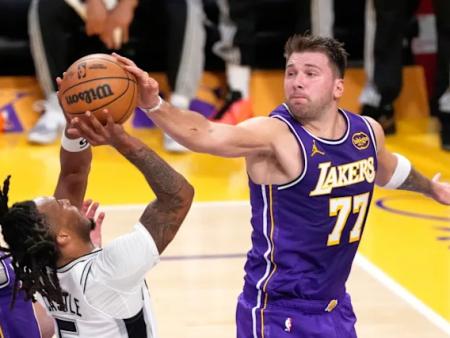 Dončićevih 35 točk ni rešilo Lakersov: San Antonio je premagal favorita, Oklahoma pa Phoenix v pokalu NBA