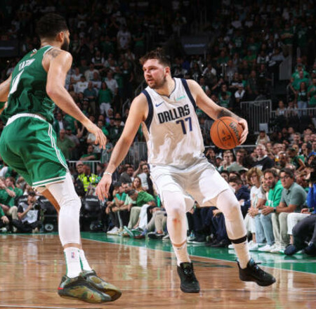 Dončićev šov v Chicagu in samozavesten začetek Bostona: povzetek večera NBA