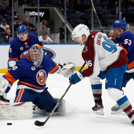 Domači led brez napak: Ottawa premagala Colorado, Islanders samozavestno premagali Rangerse