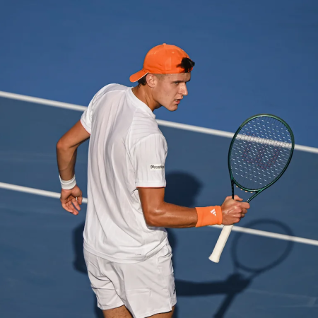 Senzacija v Dohi: Menšík izloči Sinnerja s turnirja ATP 500