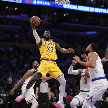 NBA: Knicks in Lakers prepričljivo zmagata na natrpan dan
