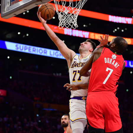 Tretji zaporedni poraz Lakersov in niz točk na tekmi v New Orleansu: povzetek dneva v ligi NBA