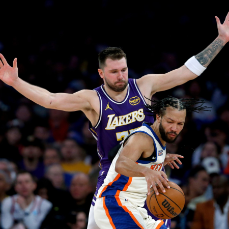 Zmaga Lakersov in neuspehi favoritov: povzetek tekme v ligi NBA