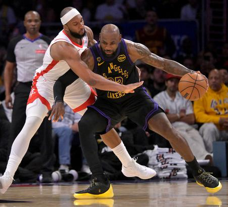 Detroit zmanjšuje zaostanek, Houston znova premaga Lakerse