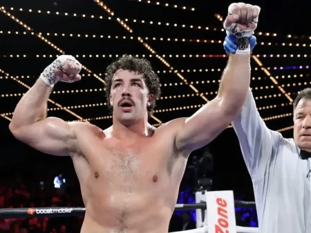 Torres je dobil resen signal: Bradley je kritiziral poraz ameriškega težkokategornika