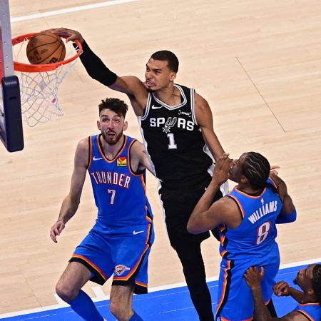 Oklahoma City izenači serijo s San Antoniom v polfinalu lige NBA