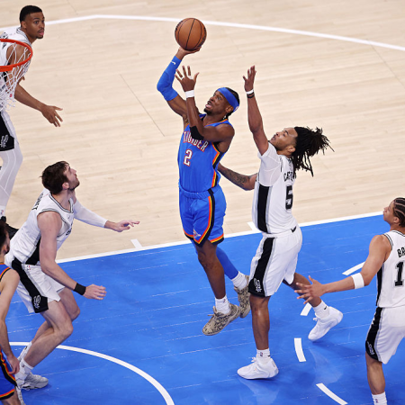 San Antonio je samozavestno premagal Oklahoma City in izenačil rezultat v polfinalni seriji lige NBA