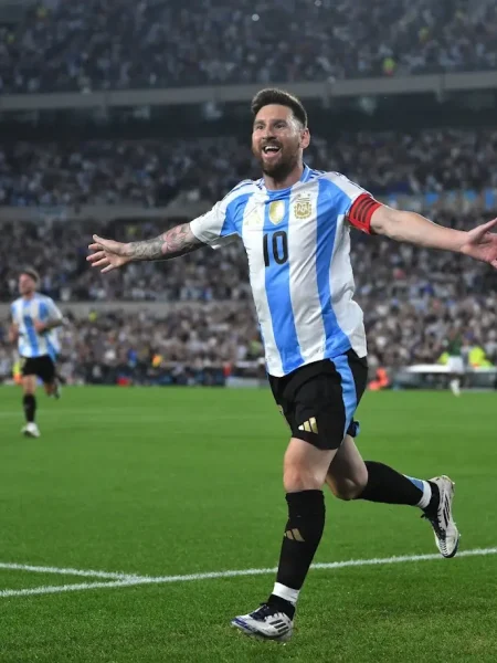 Messi je prepisal zgodovino svetovnih prvenstev. Argentinski kapetan in Scaloni se odzivata po zmagi nad Alžirijo
