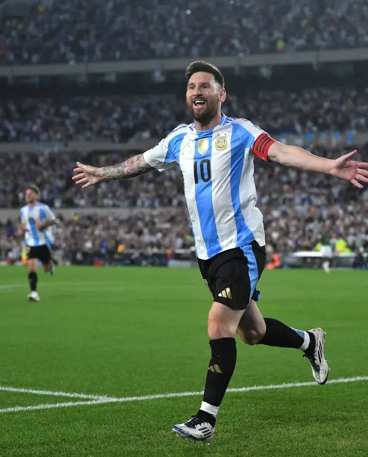 Messi je prepisal zgodovino svetovnih prvenstev. Argentinski kapetan in Scaloni se odzivata po zmagi nad Alžirijo
