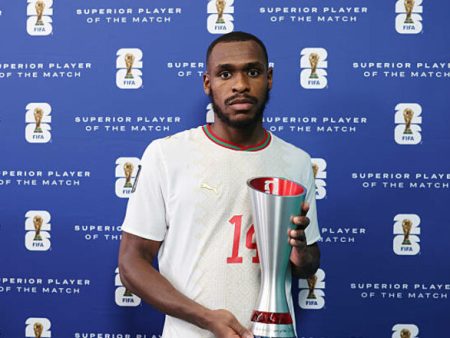 Issa Diop je postal junak senzacije. Imenovan je bil najboljši igralec tekme med Nizozemsko in Marokom na svetovnem prvenstvu 2026