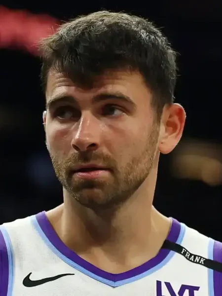 New York Knicks podpisali pogodbo z izkušenim napadalcem Johnom Koncharjem