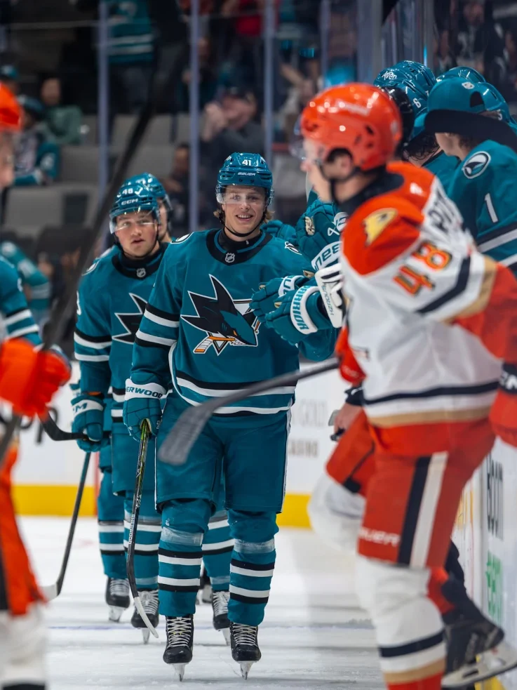 San Jose doseže 10 golov, Stenberg doseže hat-trick, Carolina se vrača