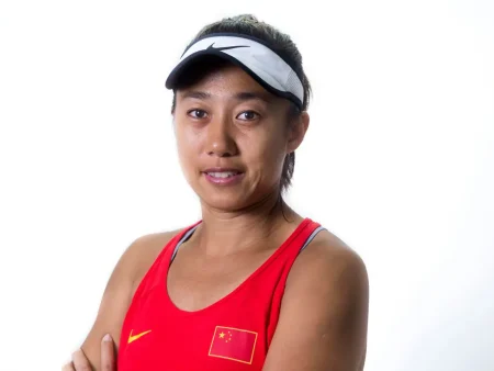 Zhang Shuai je Kitajski prinesla prvo točko v četrtfinalu pokala Billie Jean King