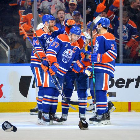 Začetek predsezone NHL: McKenna debitiral, McDavid blesti in Sennekejev hat-trick