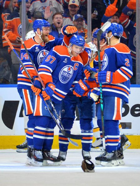 Začetek predsezone NHL: McKenna debitiral, McDavid blesti in Sennekejev hat-trick