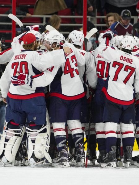 NHL: Pittsburgh premagal Philadelphio, Colorado dosegel osem golov