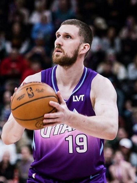 Utah s Svjatoslavom Mykhailiukom premagal San Antonio v predsezonski tekmi lige NBA