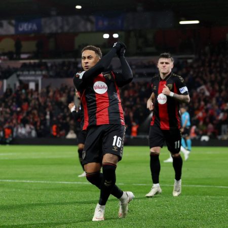 Bournemouth premagal Milan s 3:0: Meignan je zaradi agresivnega vedenja prejel rdeči karton